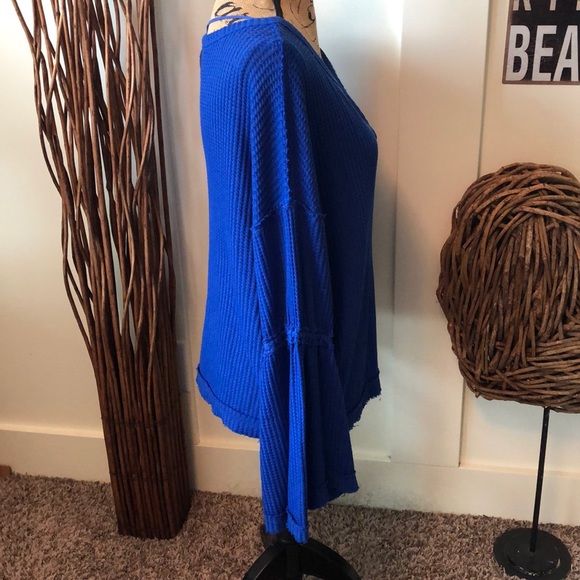 We the free blue waffle knit top w/bell sleeve - Picture 4 of 8